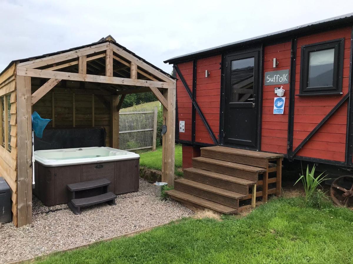 Stunning Railway Carriage With Private Hot Tub *