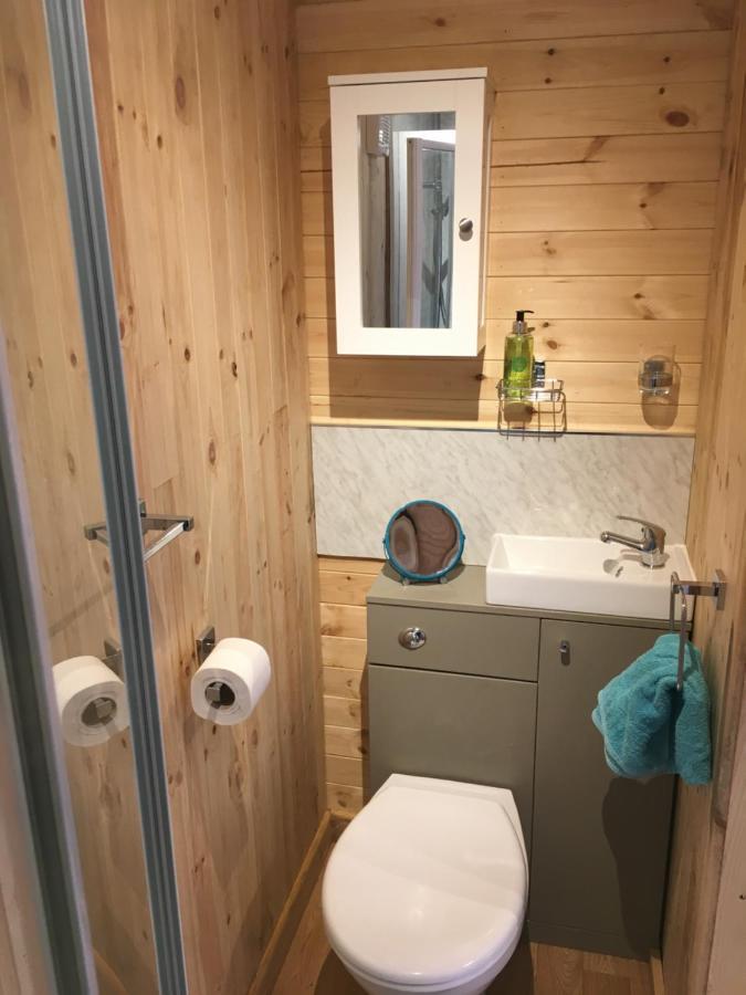 Stunning Railway Carriage With Private Hot Tub Apartment *