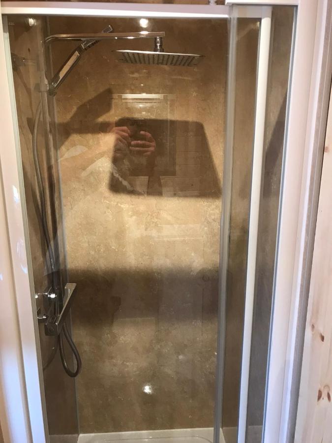 Apartment Stunning Railway Carriage With Private Hot Tub Hereford