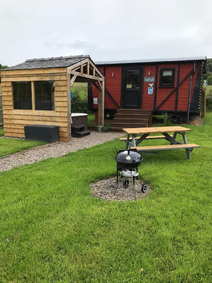 Stunning Railway Carriage With Private Hot Tub