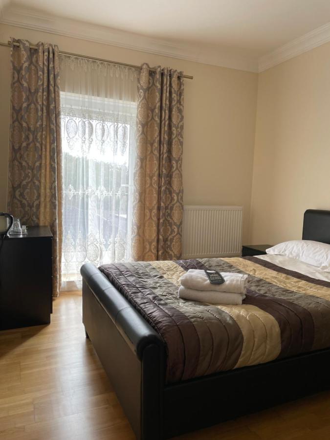 The White Aparthotel *