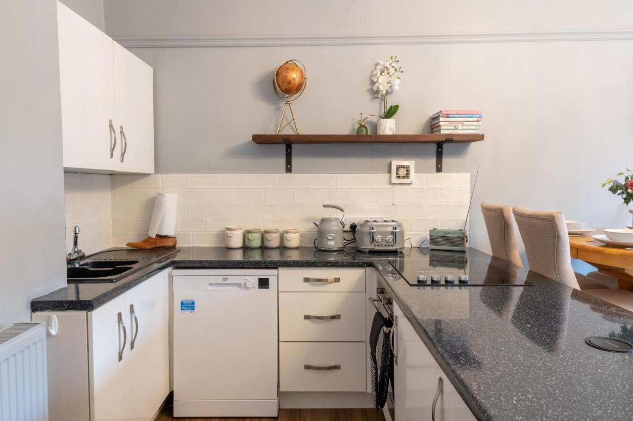 Apartment Stylish 2 Bedroom *