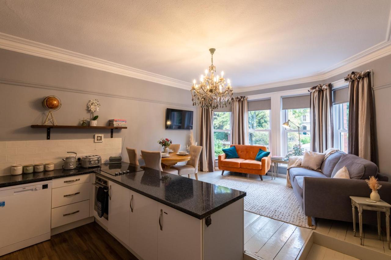 Stylish 2 Bedroom Apartment *