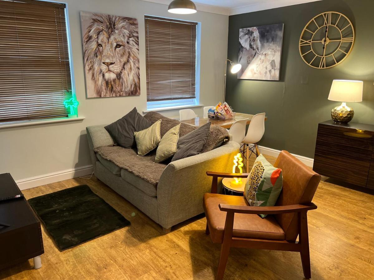 Ground Floor Apartment, Location With Free Parking Apartment