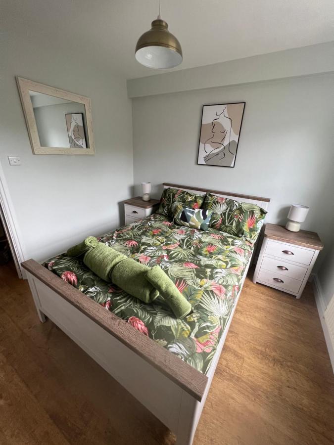 Ground Floor Apartment, Location With Free Parking * Hereford