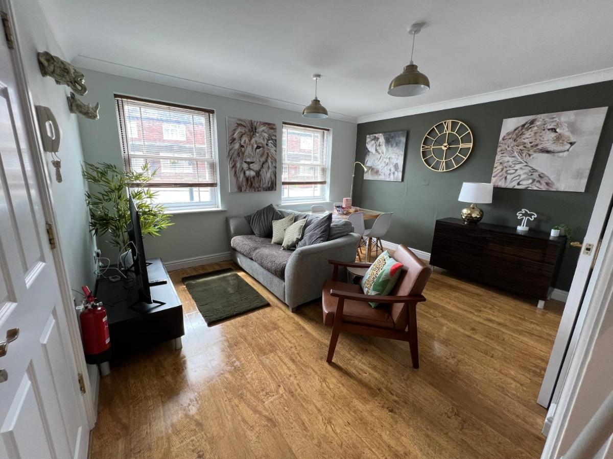 Apartment Ground Floor Apartment, Location With Free Parking *