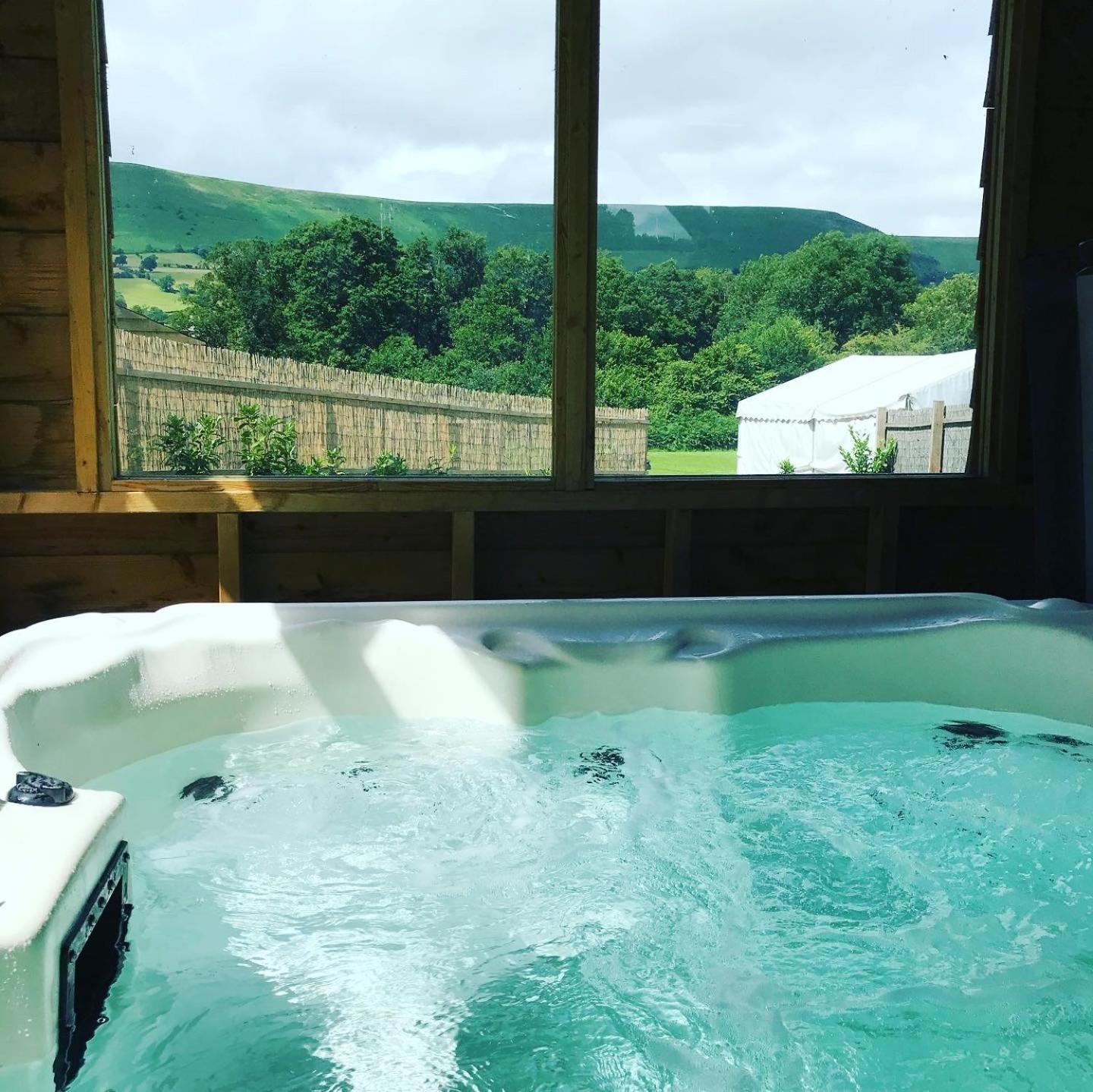 Stunning Railway Carriage With Private Hot Tub Apartment