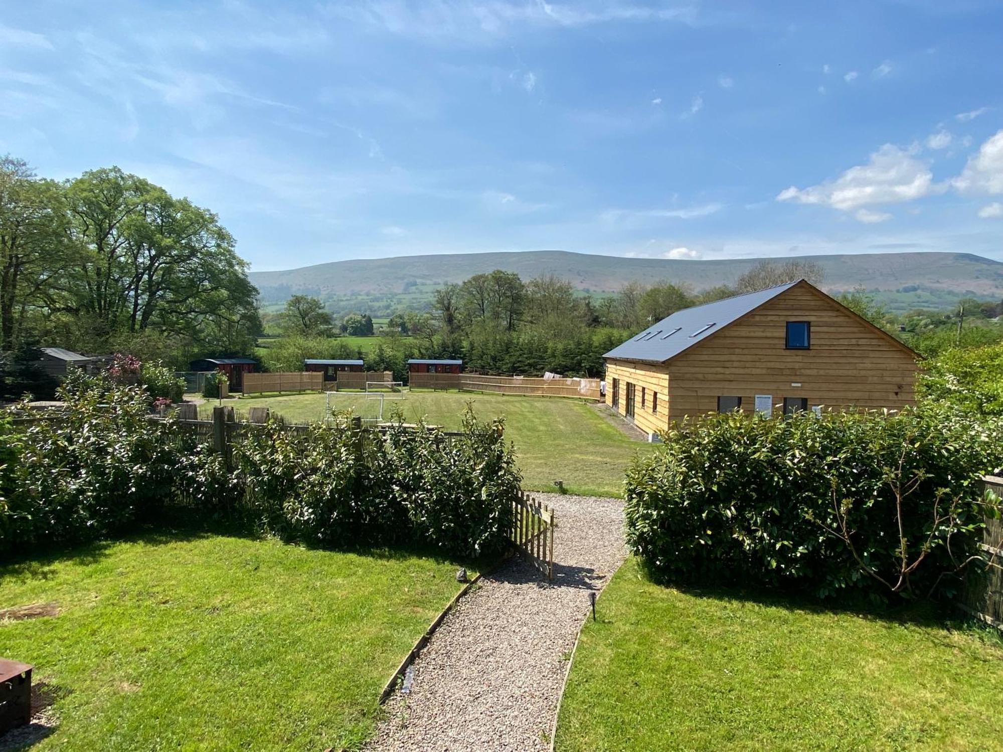 Stunning Railway Carriage With Private Hot Tub * Hereford