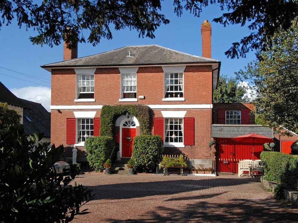 Holly House And Bed & Breakfast