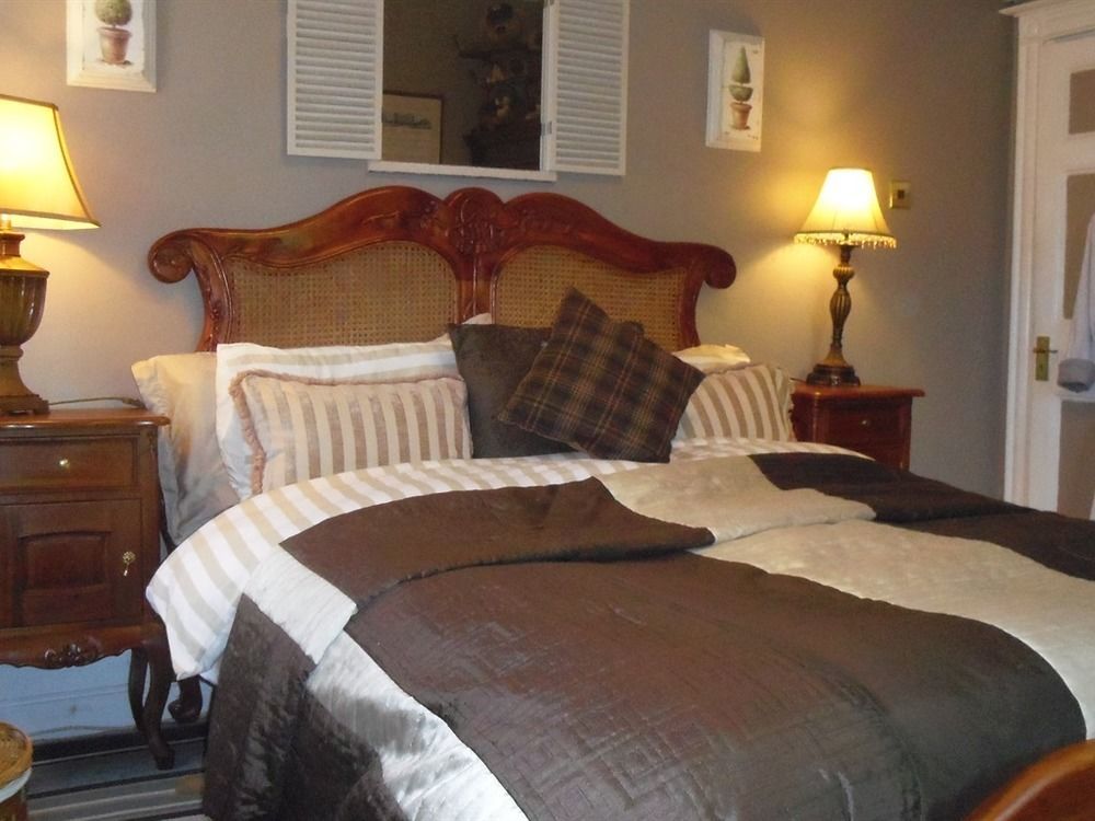 Holly House And 4*