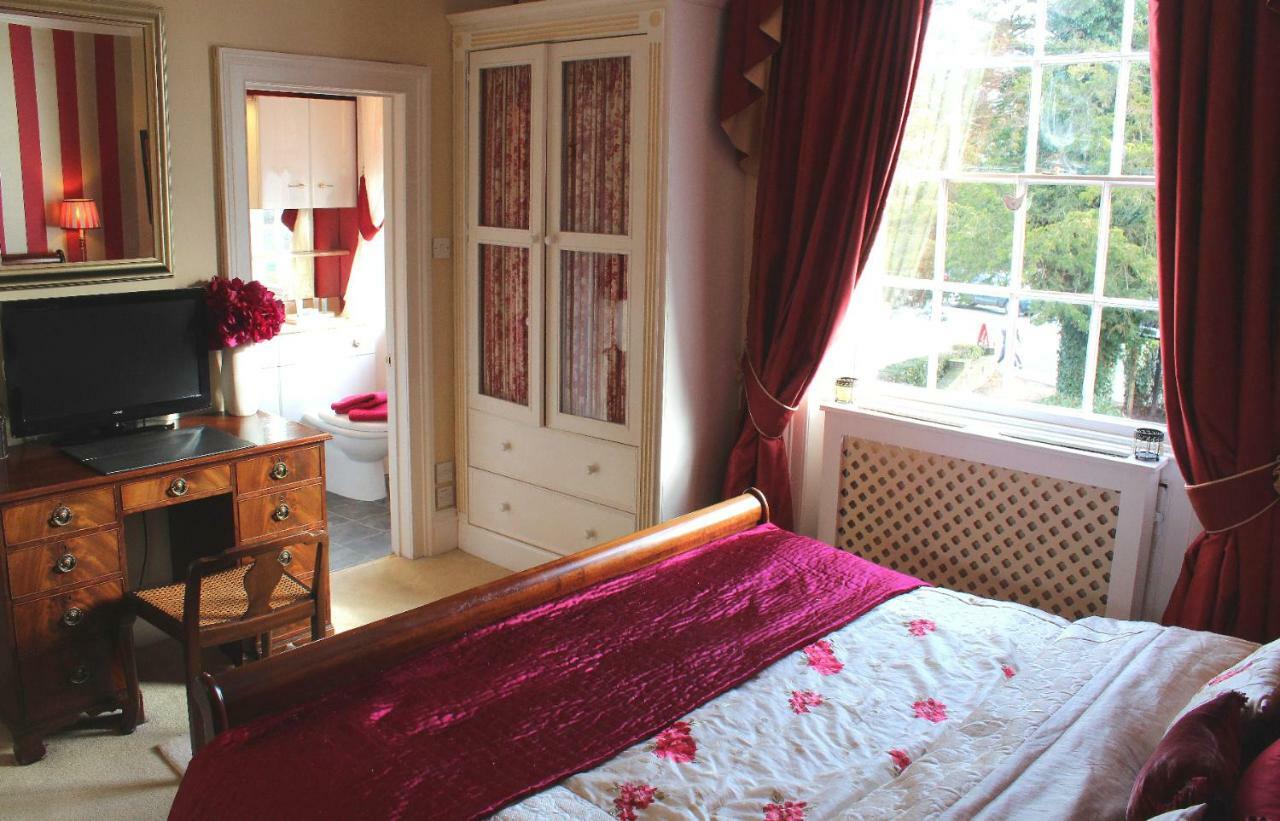 Holly House And 4*
