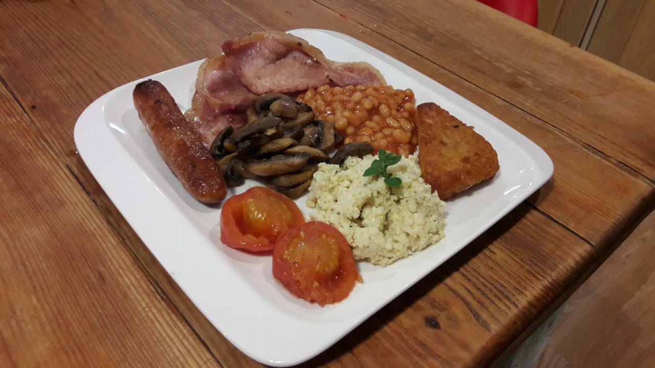 Holly House And Bed & Breakfast 4*