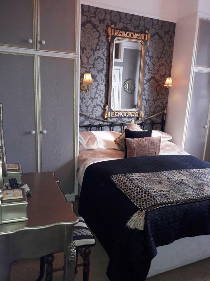 Holly House And Bed & Breakfast 4*