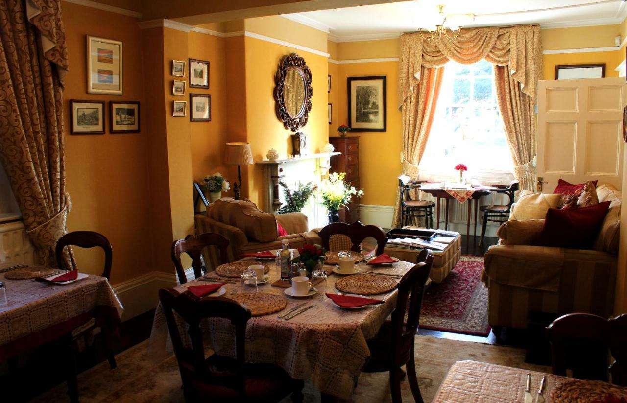 Holly House And 4*