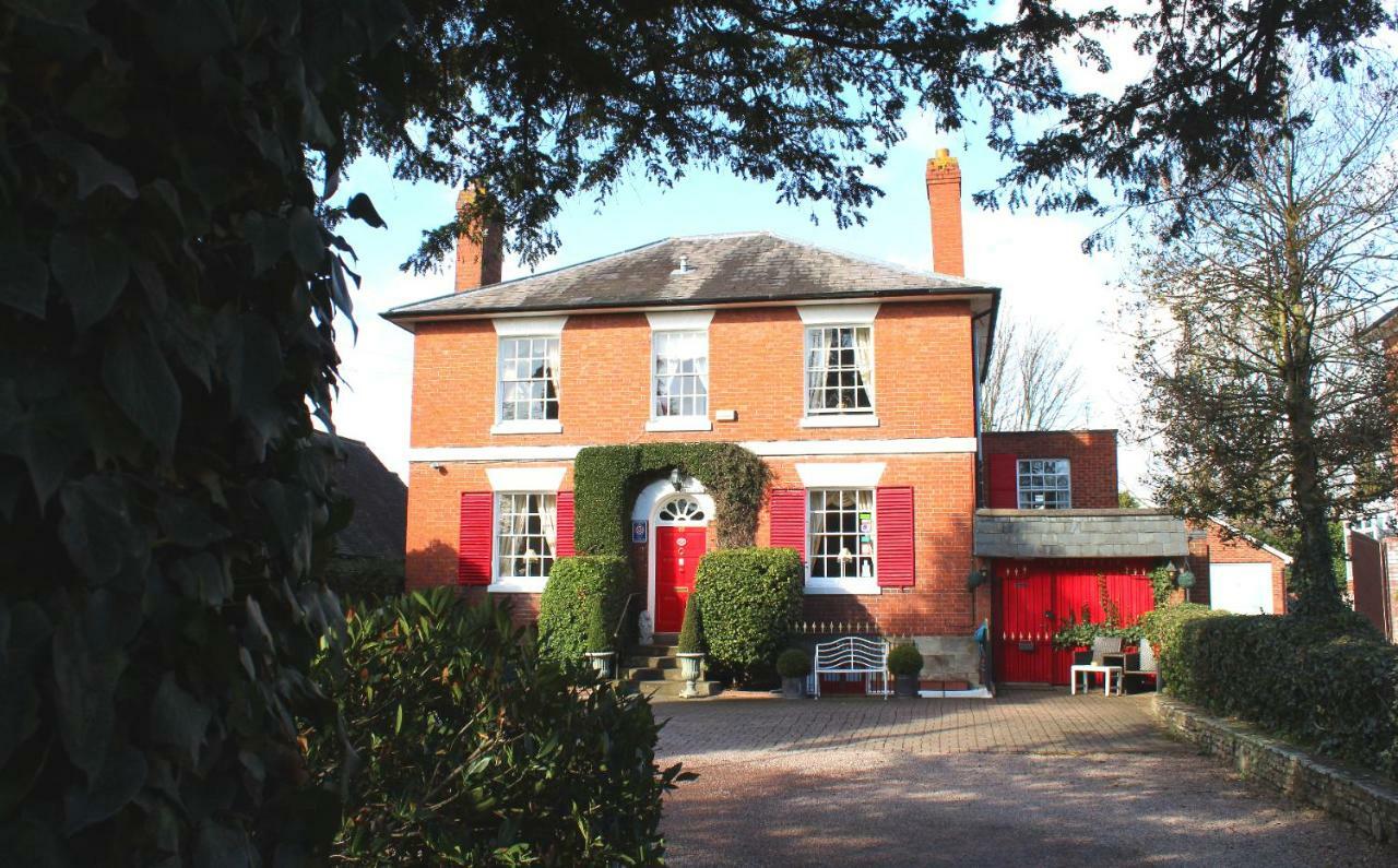 Holly House And Bed & Breakfast 4*