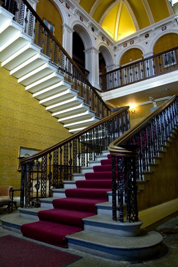Hotel Baskerville Hall
