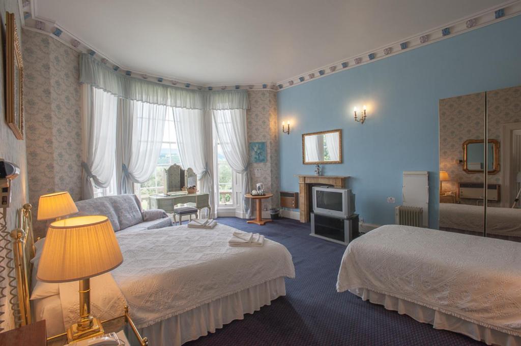 Hotel Baskerville Hall