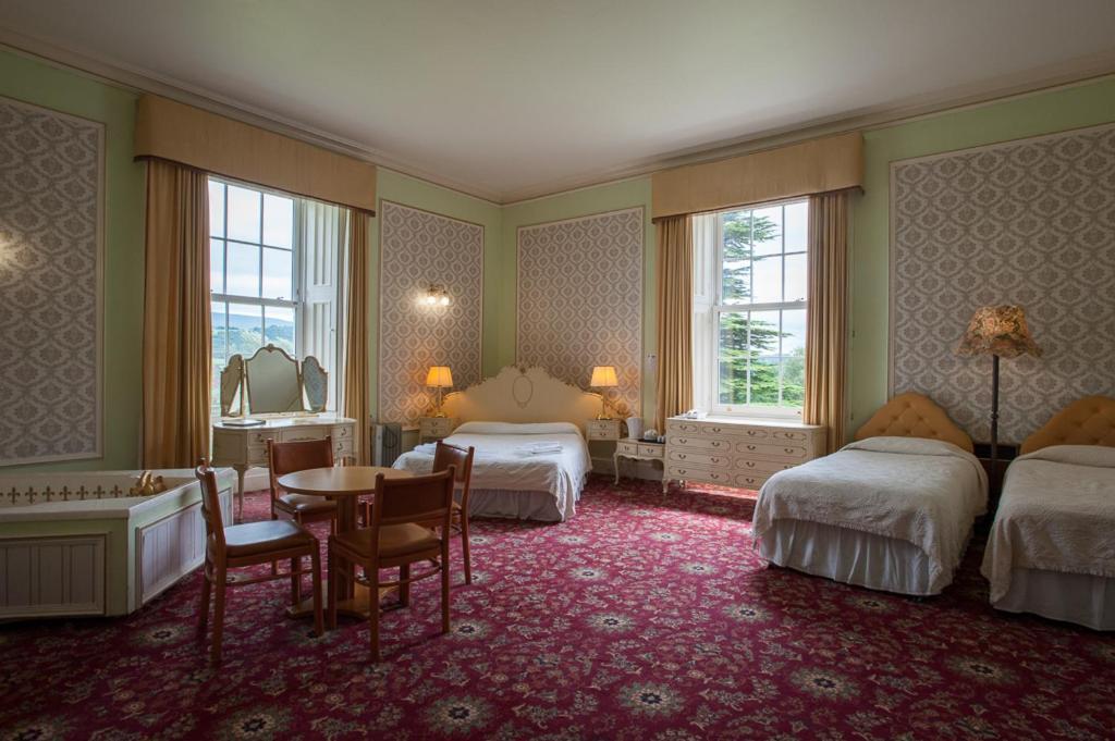 Hotel Baskerville Hall