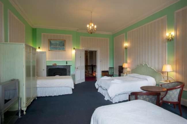 Hotel Baskerville Hall 2*